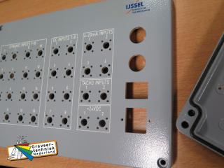 Frezen en graveren, door klant aangeleverde deksels